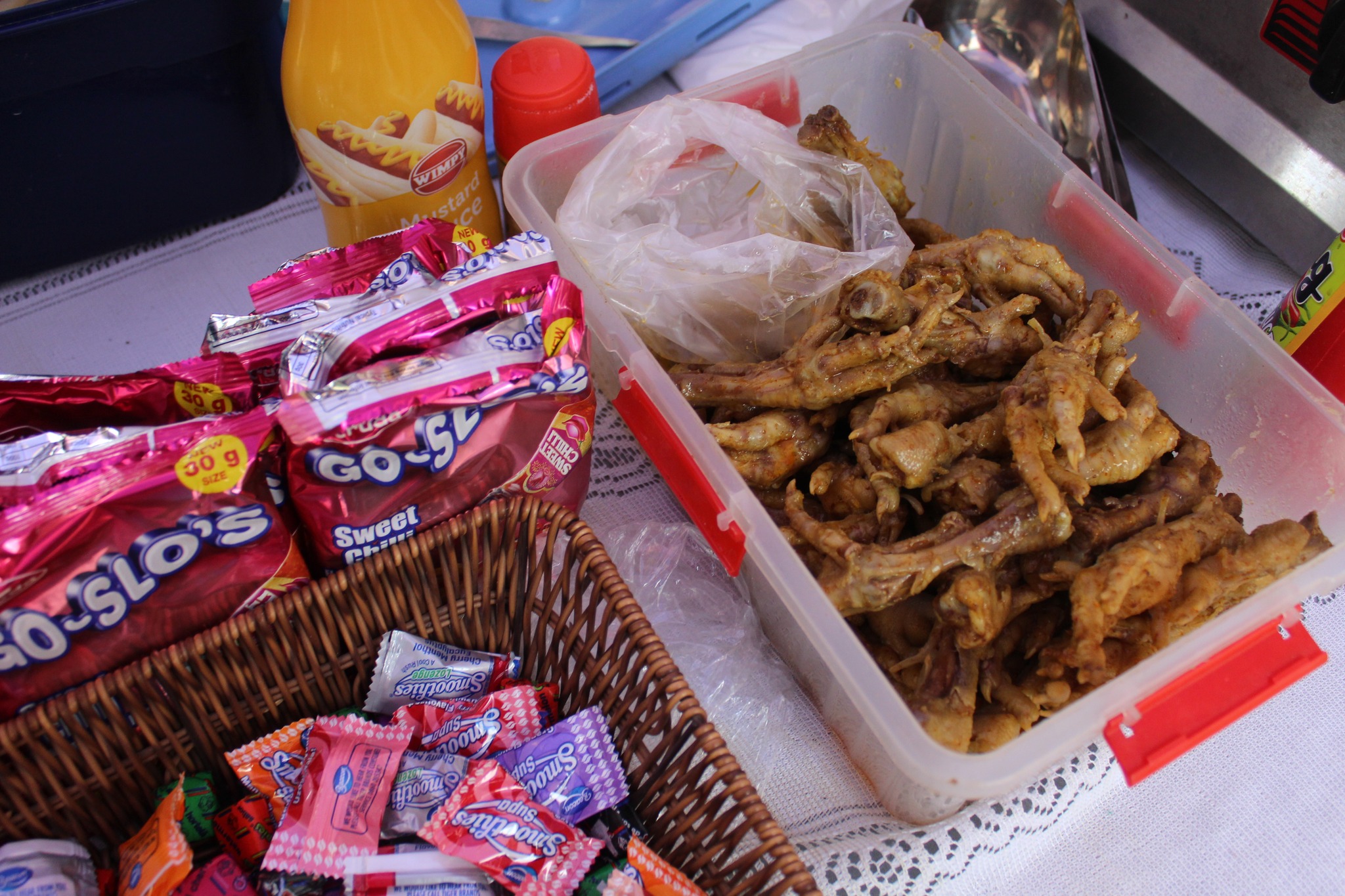 Sellings snacks